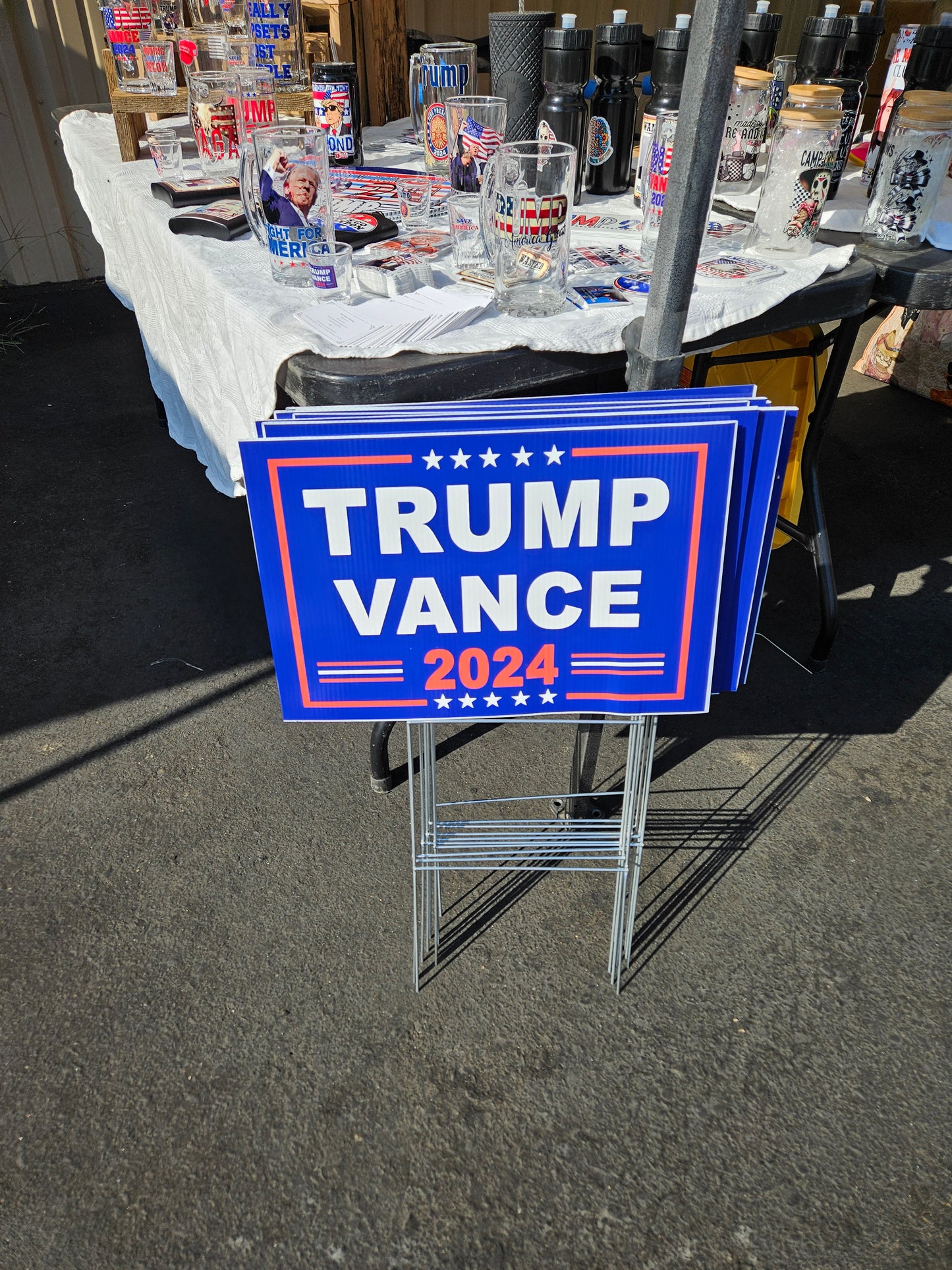 Trump sign 12x18 w/stand